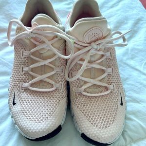 Ladies Nike Metcon Sneakers